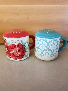 The Pioneer Woman, Ceramic Red Floral and Teal Pattern Salt & Pepper Shakers.